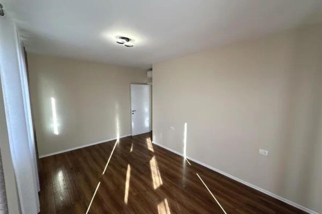 Appartamento vuoto in affitto Astir