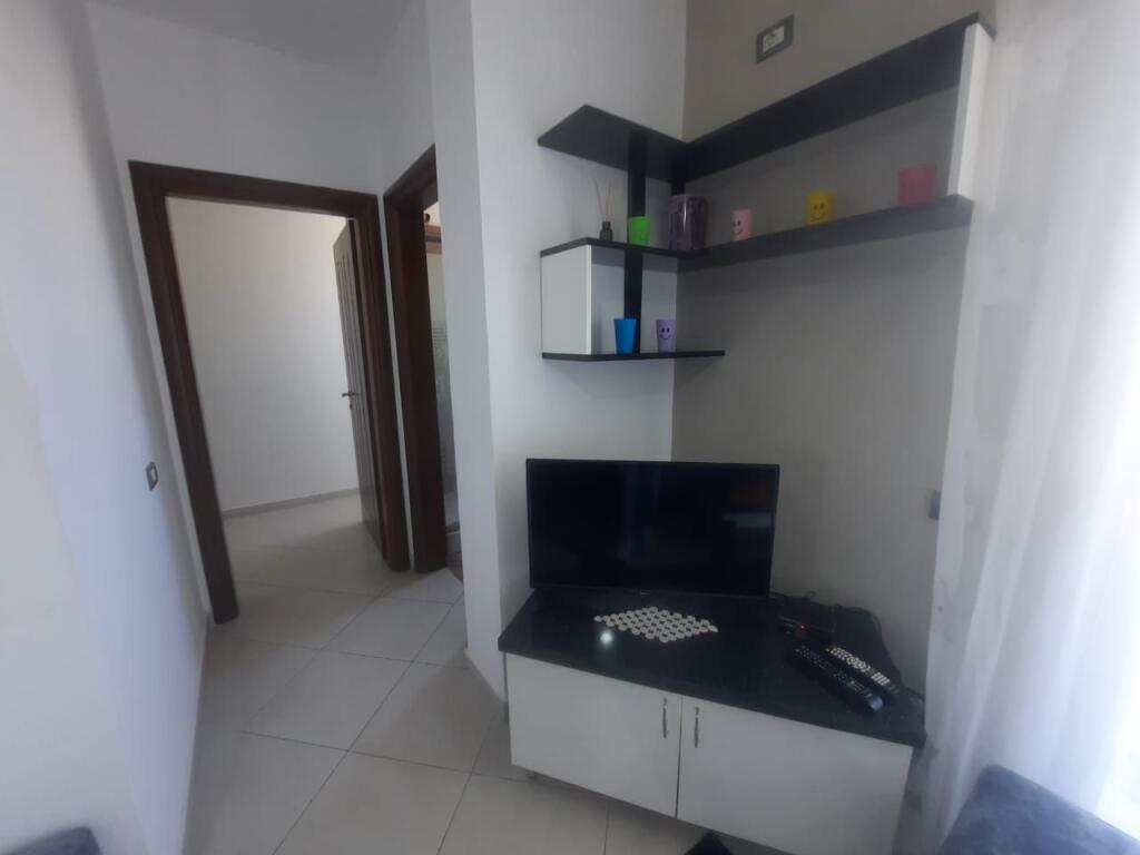 Jepet apartament me qera 1+1 spitali  durres