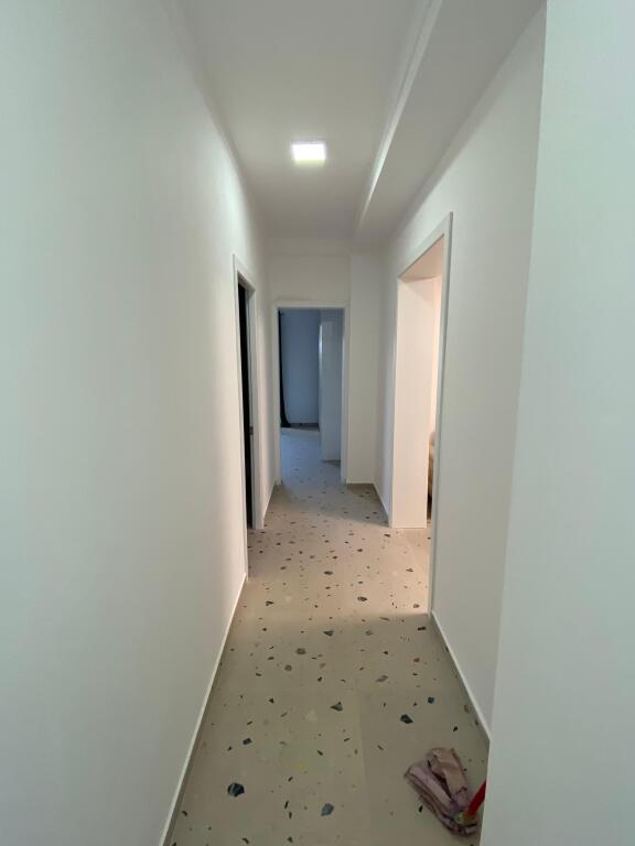 Shitet Apartament 3+1+2 Lagja 17 ne Durres