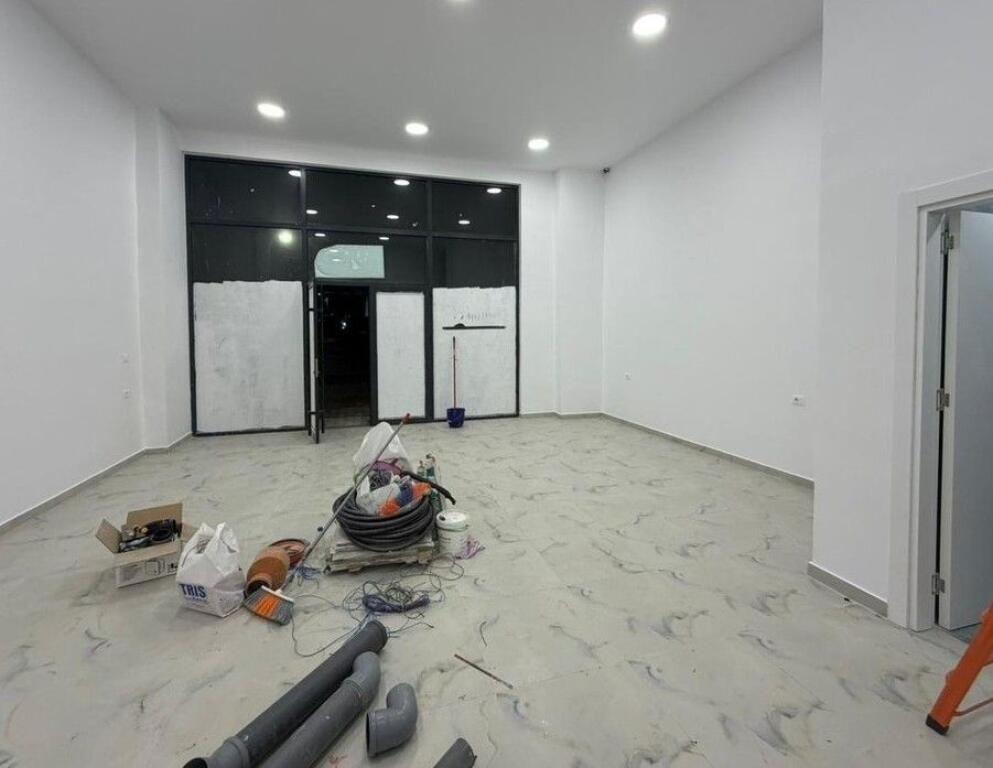 Qera, Ambient Biznesi, Unaza e Re, Tiranë