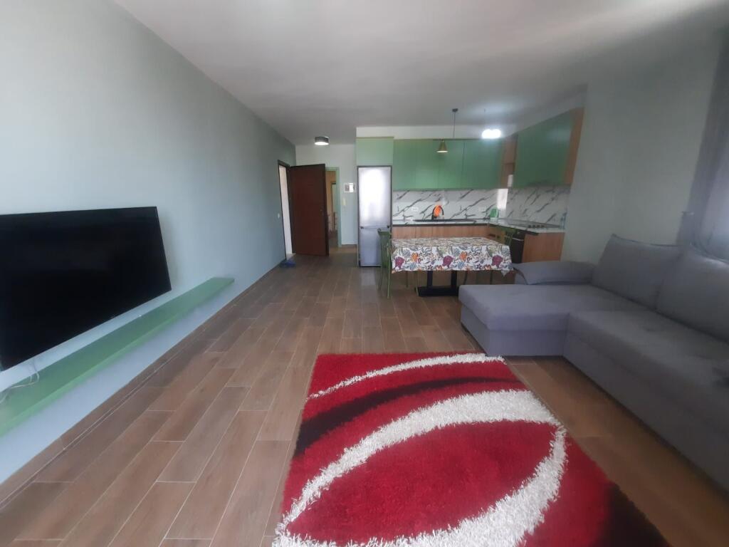 Jepet apartament me qera 1+1 qender durres