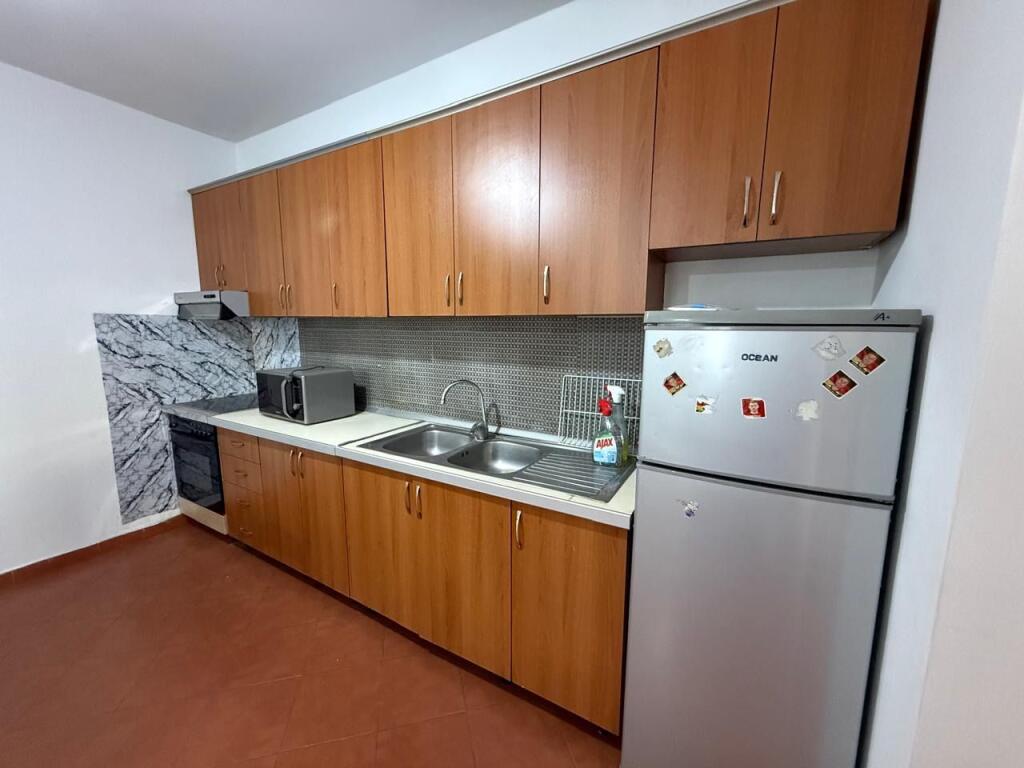 Apartament 2+1 per qira te Nen Kalimi i Komunes se Parisit