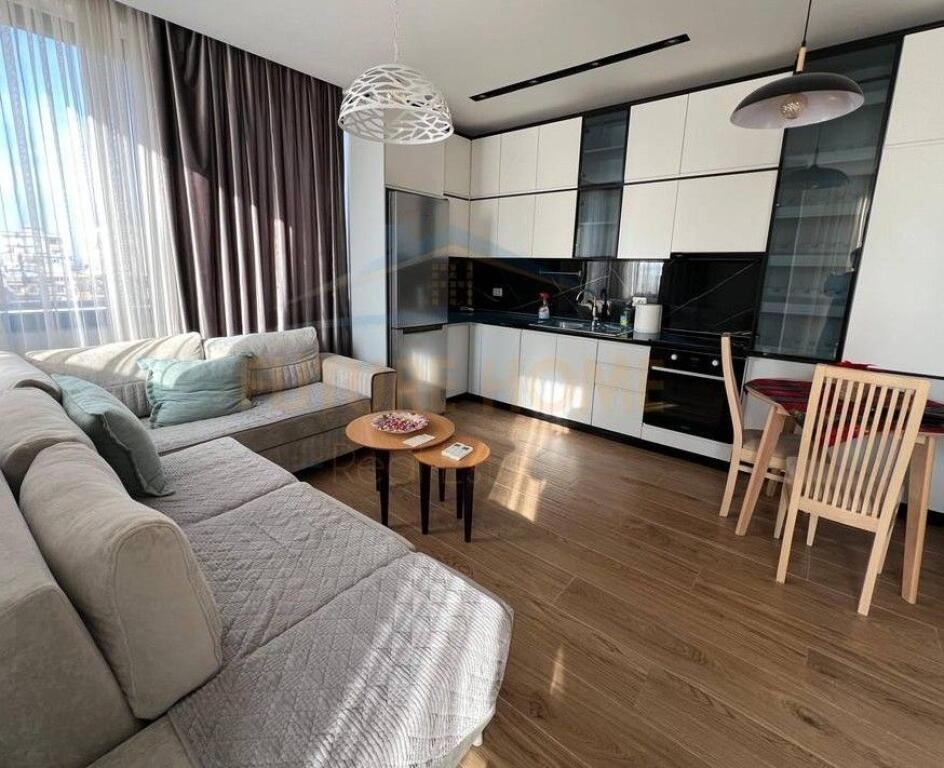 Qera, Apartament 1+1+POST PARKIMI, Rruga e Barrikadave, Tiranë
