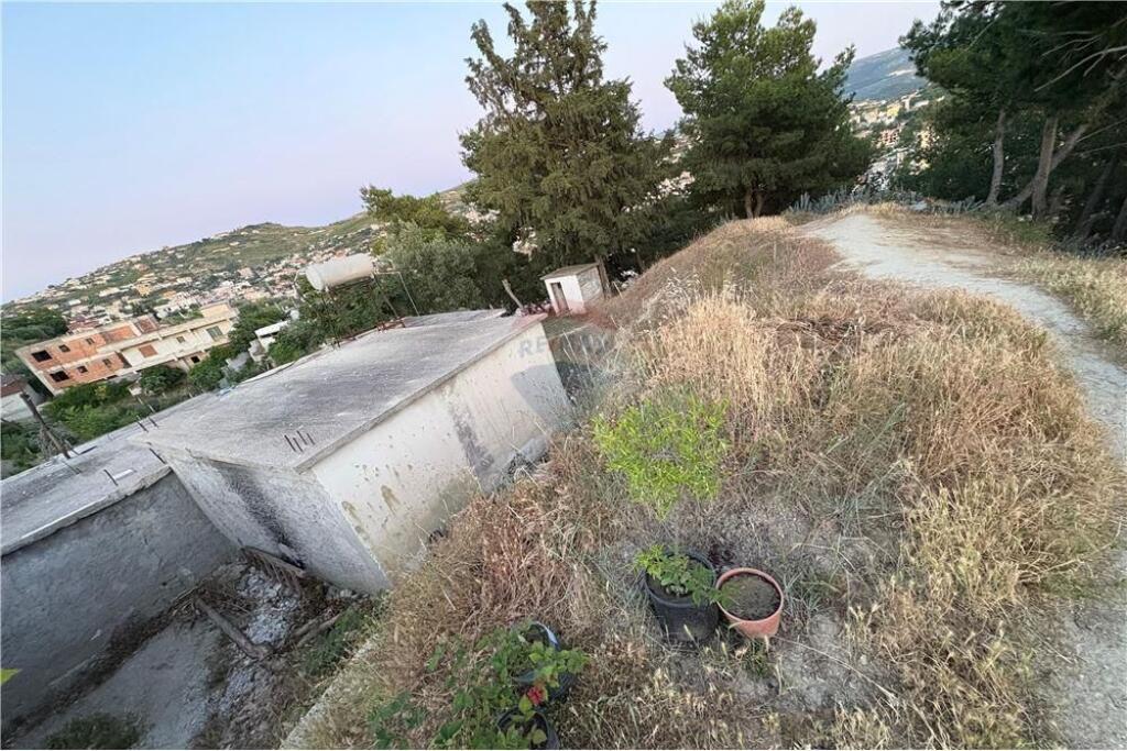 Casa privata in vendita, vicino al Comune di Vlore