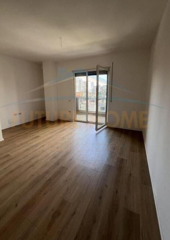 Shitet, Apartament 2+1, Unaza e Re.