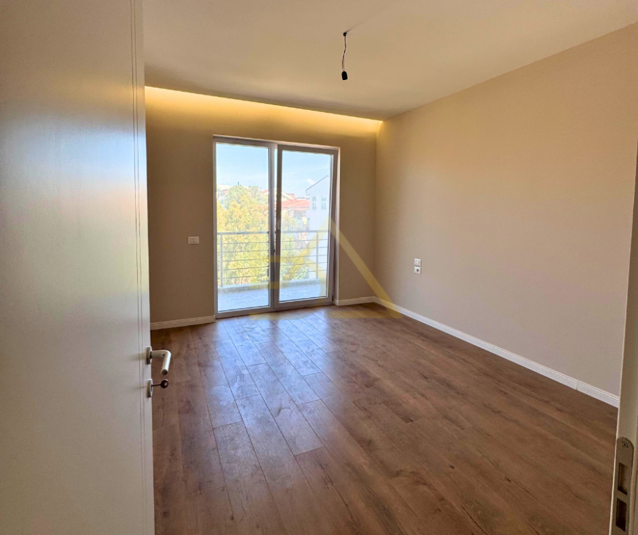 Shitet Apartament – Golem