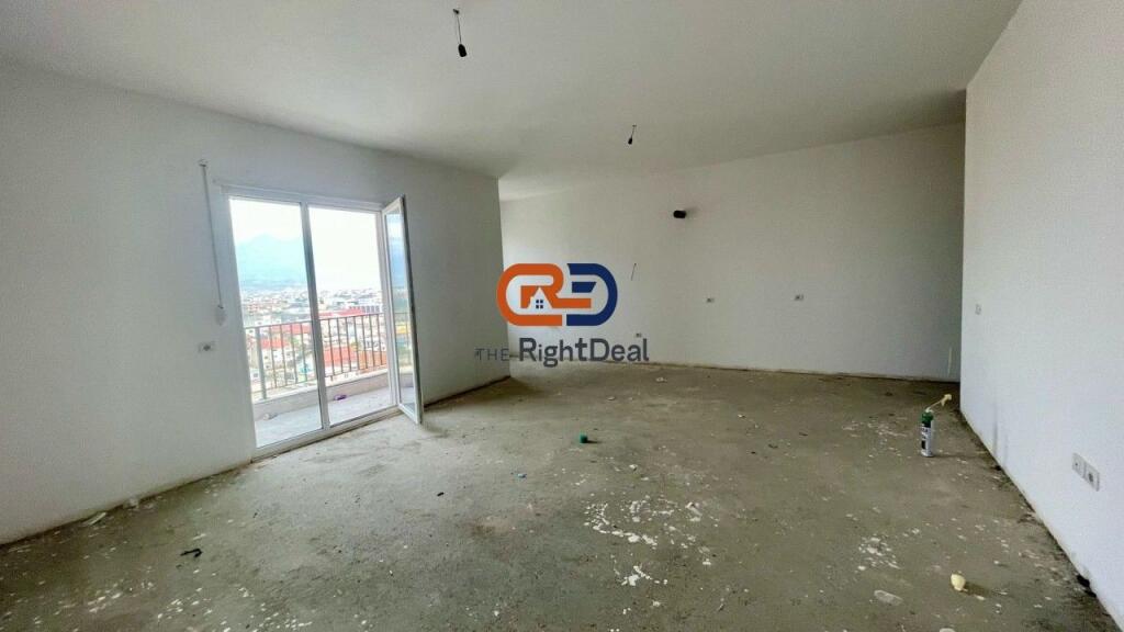 Ne Kamez, Shitet Apartament 3+1+2, Me Planimetri te Rregullt!!!