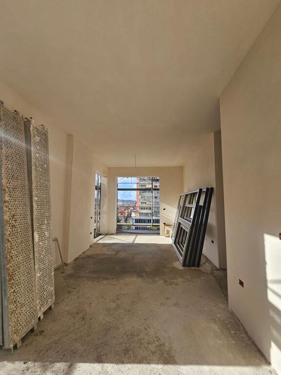 Shitet 2+1+2wc &amp; Ballkon + post parkimi  📍 Fusha e Aviacionit *( 170.000 Euro )* - Laprake | Ne Fazë Ndërtimi mbaron per 7 muaj. Kati 4