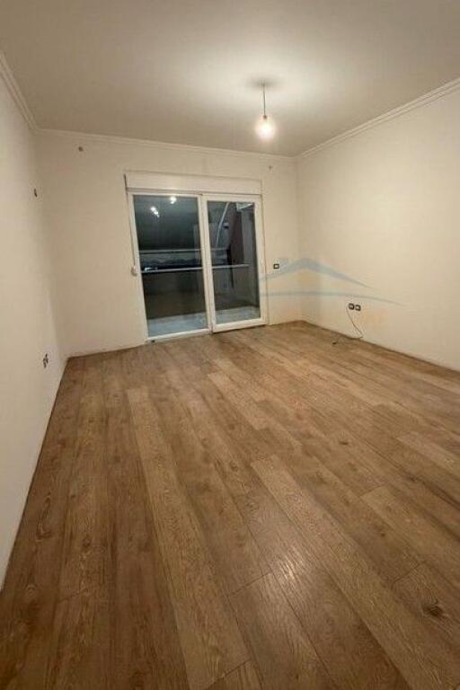 Office space for rent at Komuna e Parisit