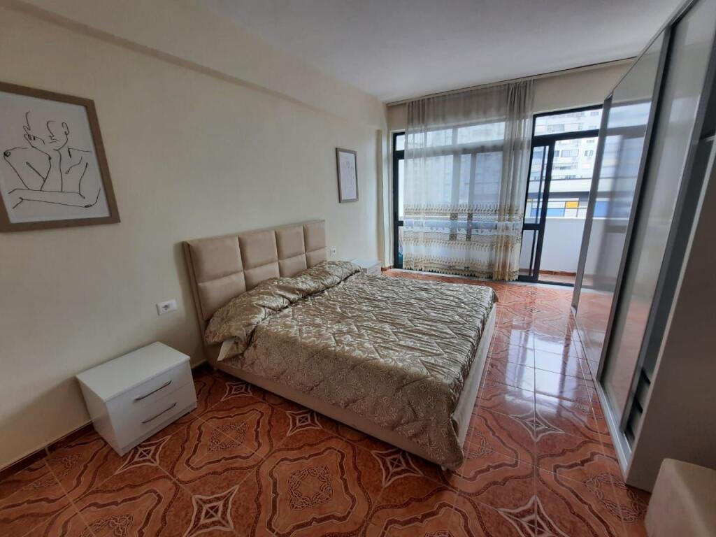 Shitet Apartament 2+1 prane shkolles muzikes durres