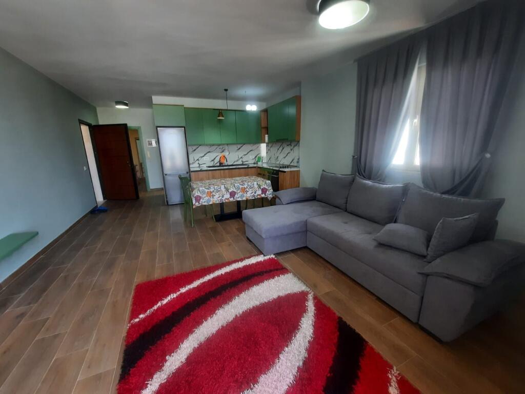 Jepet apartament me qera 1+1 qender durres