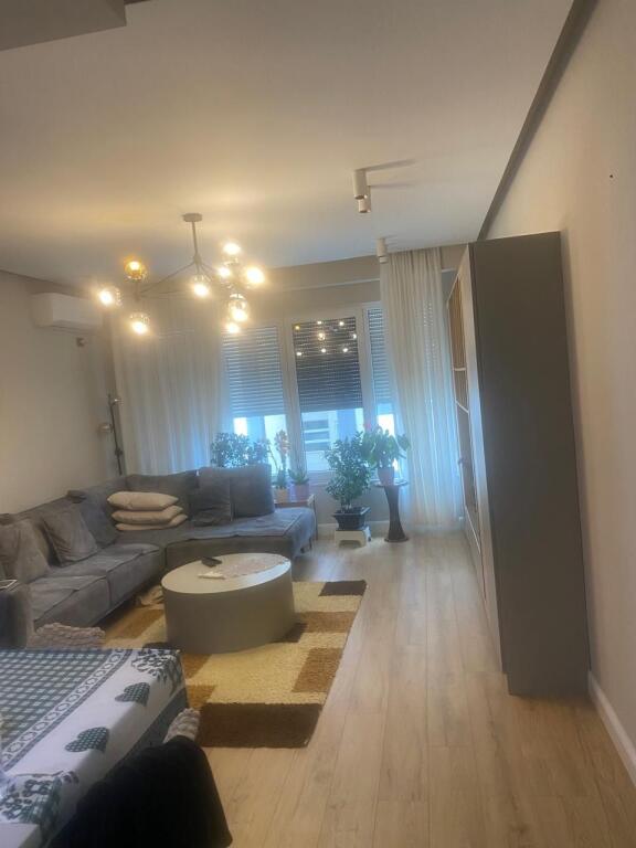 Shitet apart 2+1 te Liqeni i Thate