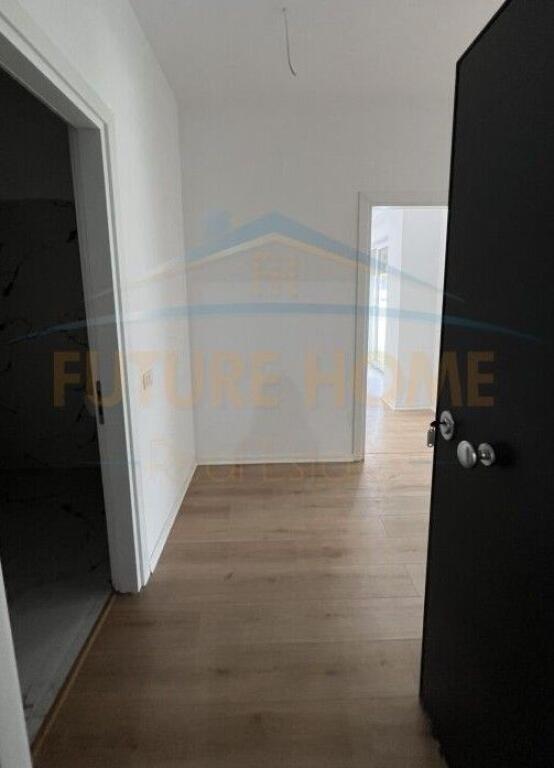 Shitet, Apartament 2+1+Verande, Unaza e Re.