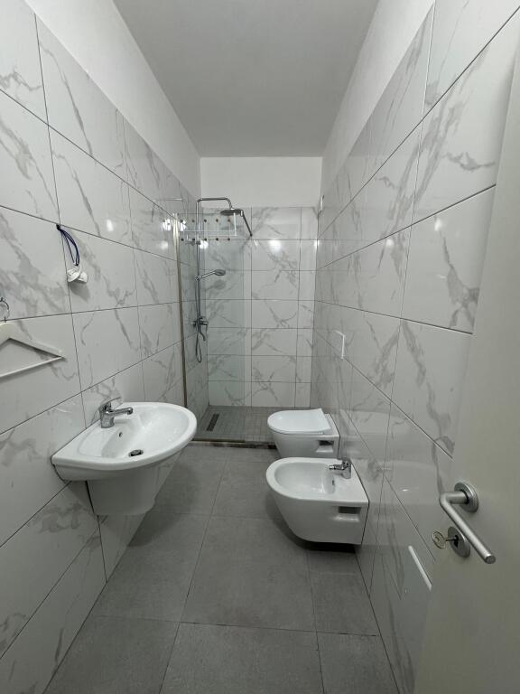 jepet me qera apartament 2+1+2 vollga durres me pamje deti