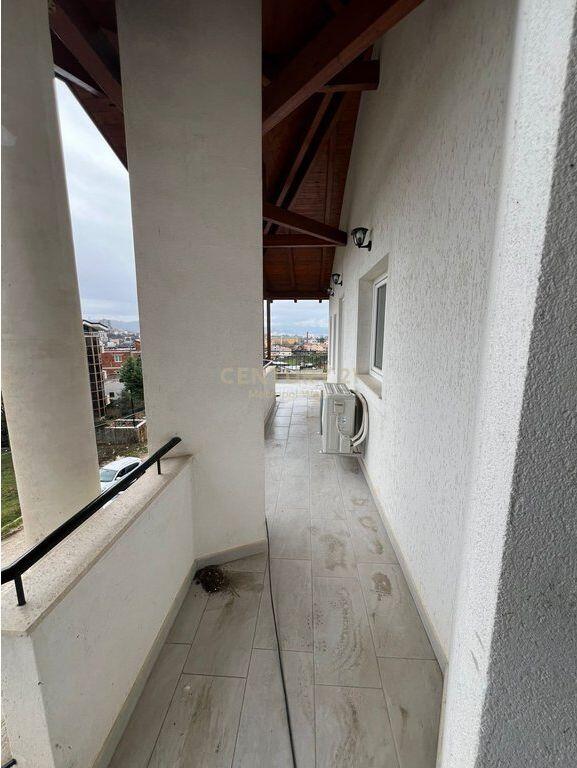 Apartament 3+1+2+ 2 Poste Parkimi Me Qira prane Liqenit i Farkës