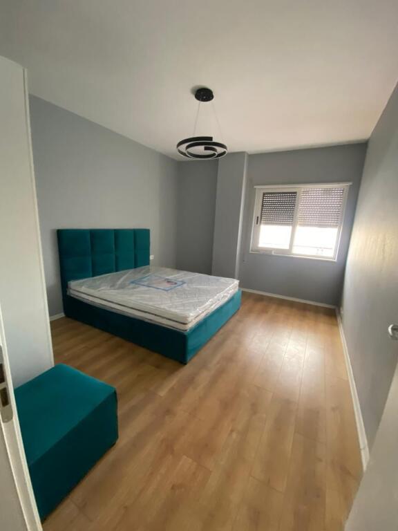 Shitet Apartament 1+1 lagja 13 durres me pamje deti