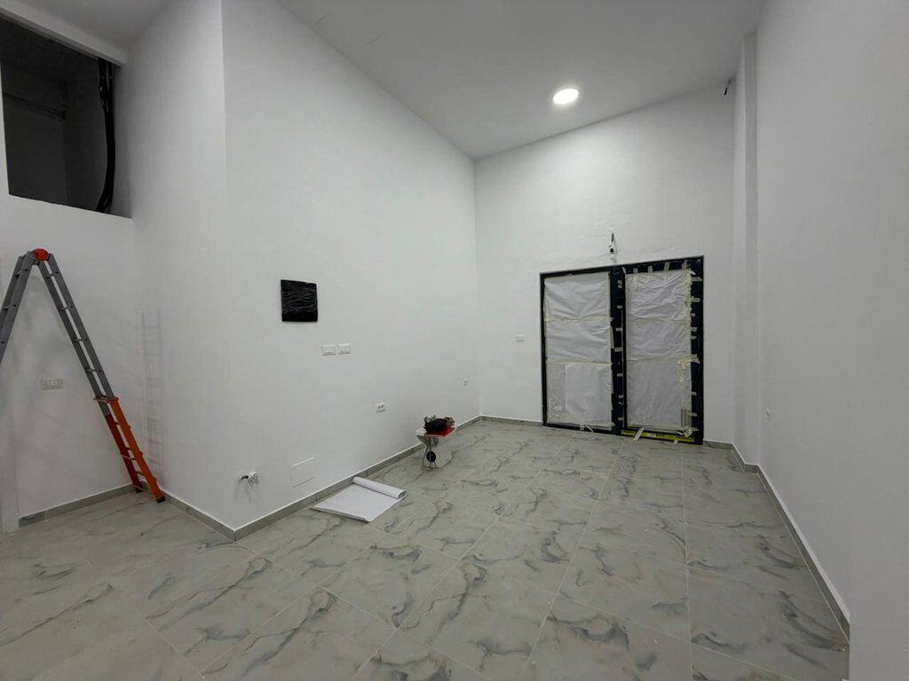 Qera, Ambient Biznesi, Unaza e Re, Tiranë