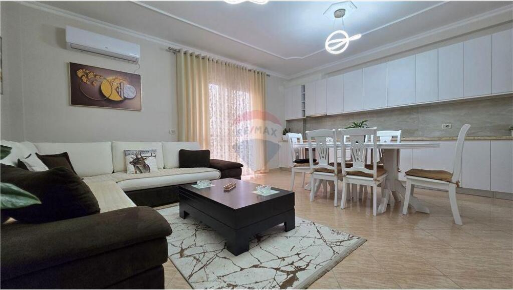 Apartment 2+1+2 for sale, Rr. e Çipajve, Vlorë