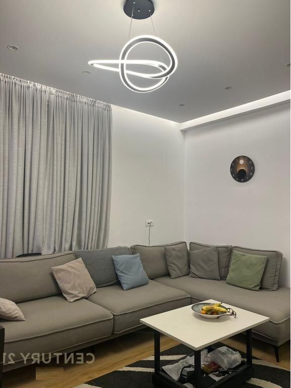 Apartament 2+1 per qira te ish fusha e aviacionit.