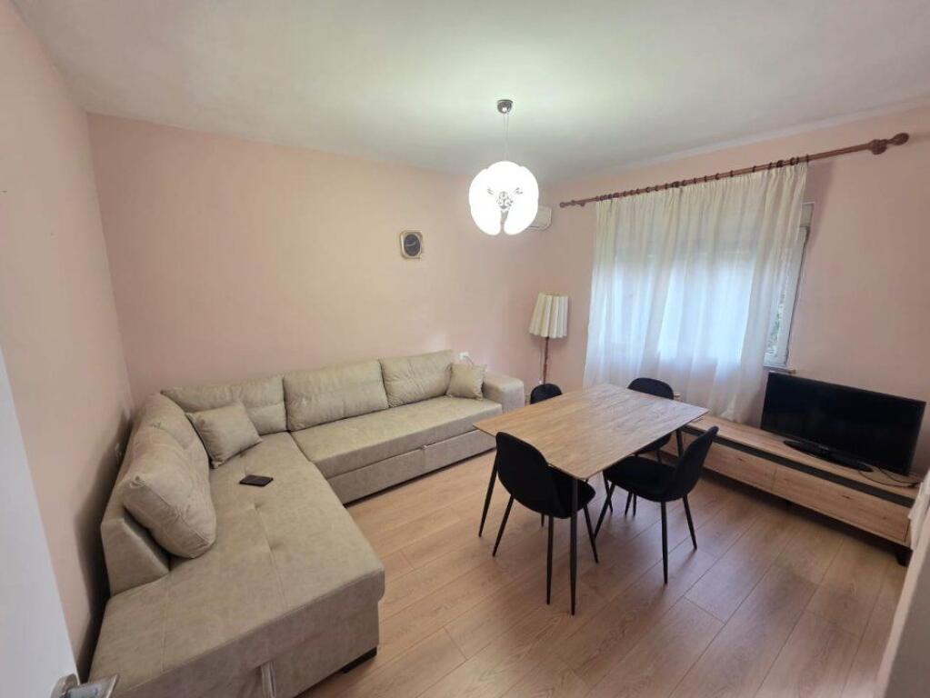 Jepet Me Qera Apartament 1+1+1 Ballkon
