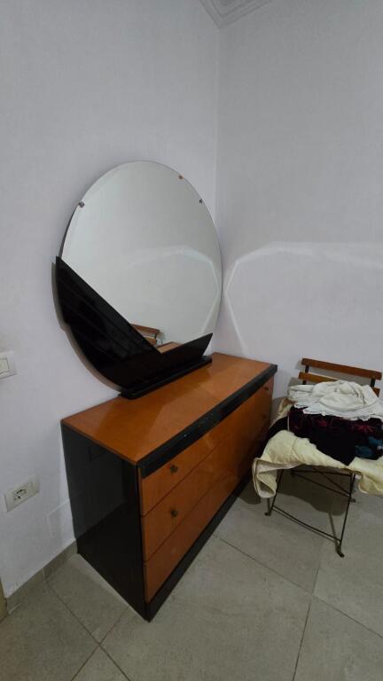 Affittasi appartamento 2+1 presso Unaza e Re vicino all'Hotel Marinaj