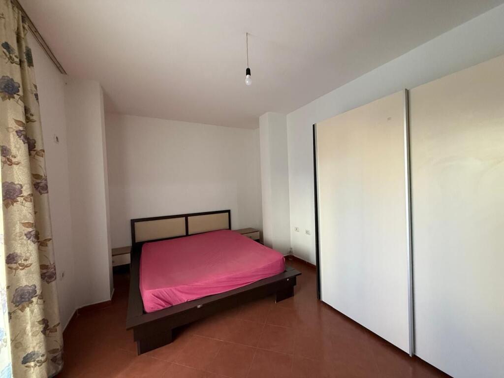Apartament 2+1 per qira te Nen Kalimi i Komunes se Parisit