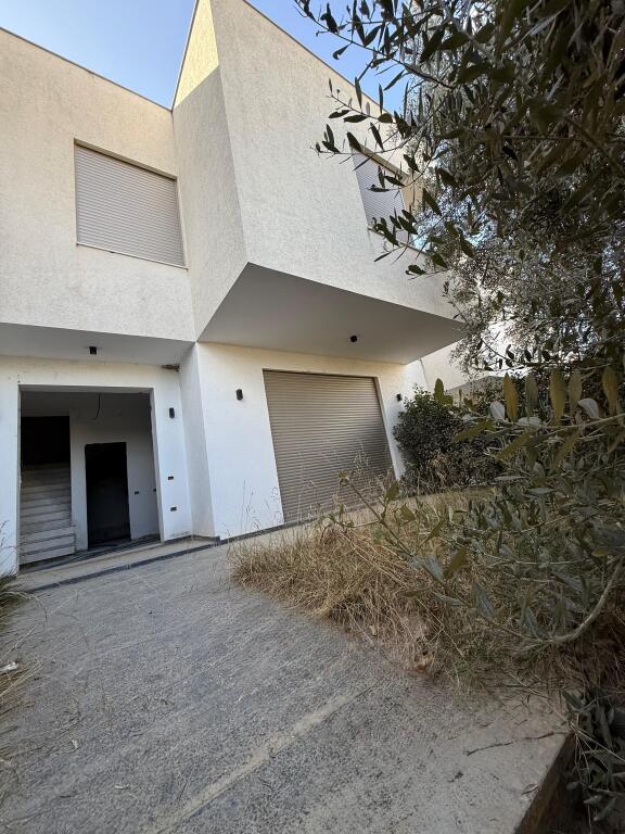 🏡 SHITET VILË NË SELITË – PRANË KODRËS SË DIELLIT