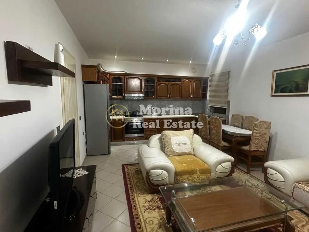 Qera | Shtëpi private 2 + 1 | Rruga Ullishtes | 450 €/muaj