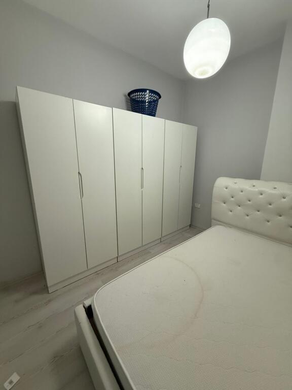 🏢Kodra e Diellit, vicino al Market Aldi, affittasi appartamento, 2+1, arredato. 600 Euro      