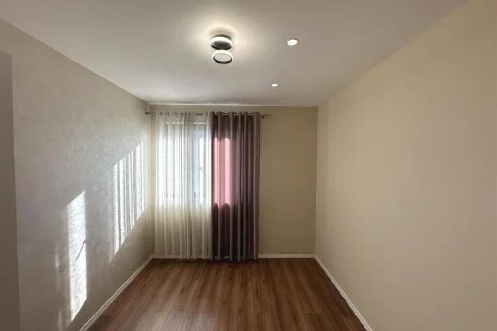 Appartamento vuoto in affitto Astir