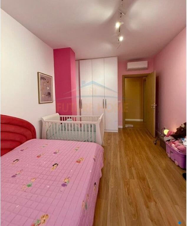 SHITET APARTAMENT 2+1 RRUGA E BARRIKADAVE