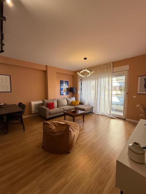 Apartament 2+1+2 per shitje te Rruga e Barrikadave