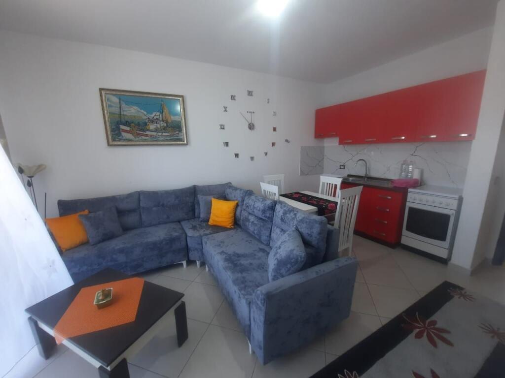 Jepet apartament me qera 1+1 spitali  durres