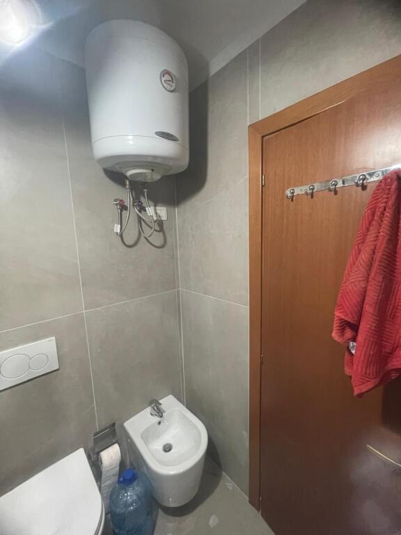 SHITET APARTAMENT 1+1 ME MUNDËSI NDARJE 2+1 – MAL I ROBIT, FAFA PREMIUM