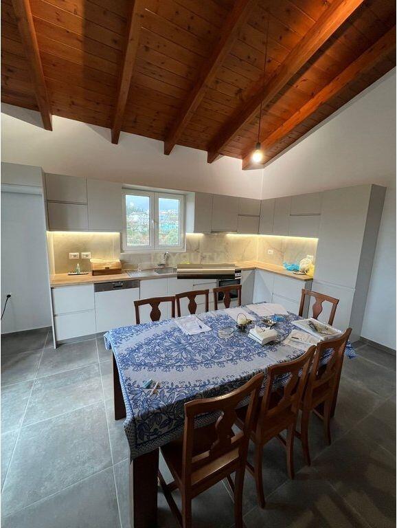 Apartament 3+1+2+ 2 Poste Parkimi Me Qira prane Liqenit i Farkës