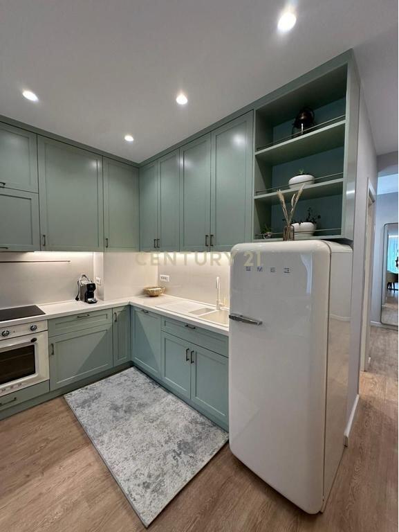 Jepet me qira, apartament modern 2+1+2 te Liqeni i Thate!