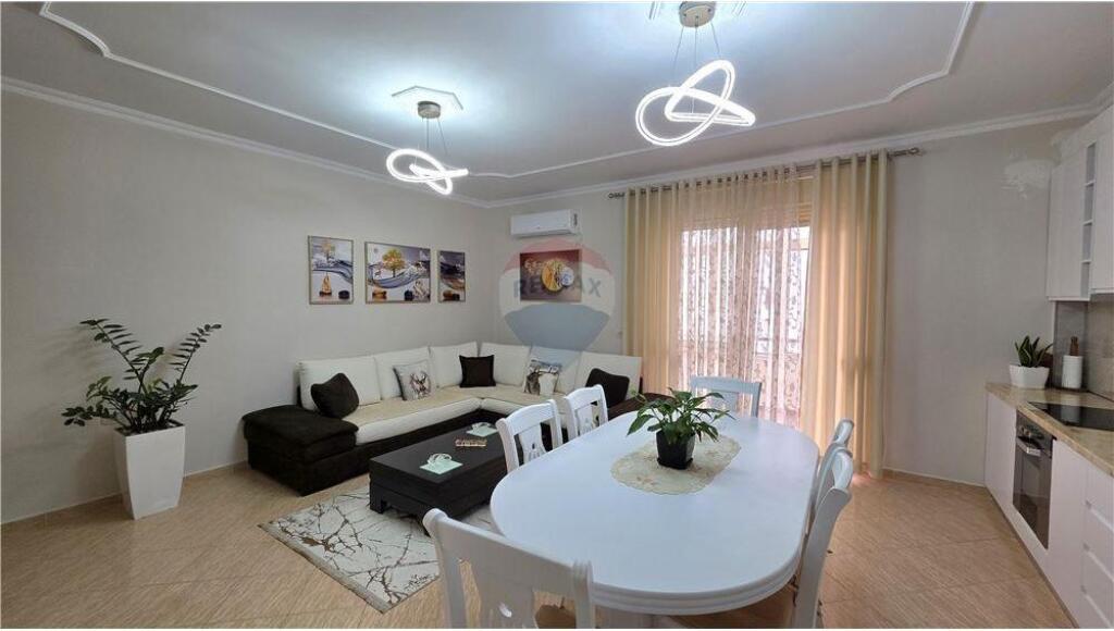 Apartment 2+1+2 for sale, Rr. e Çipajve, Vlorë