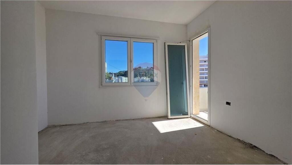 Dupleks ne shitje tek Kisha Ortodokse,Vlore