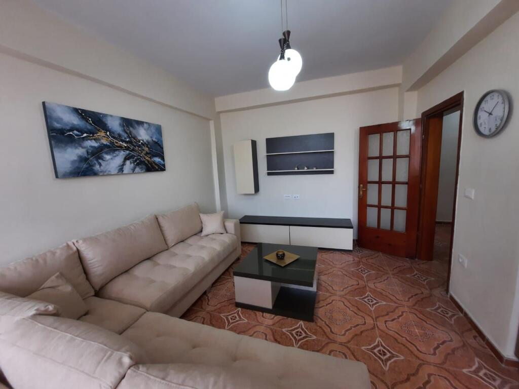 Shitet Apartament 2+1 prane shkolles muzikes durres