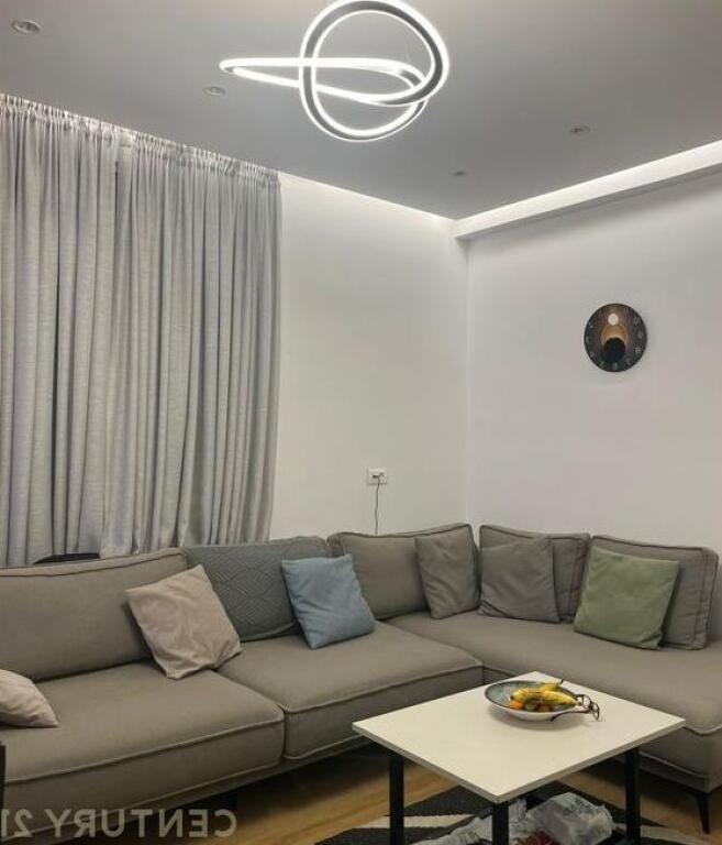 Apartament 2+1 per qira te ish fusha e aviacionit