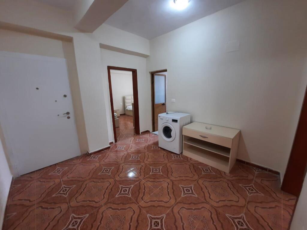 Shitet Apartament 2+1 prane shkolles muzikes durres