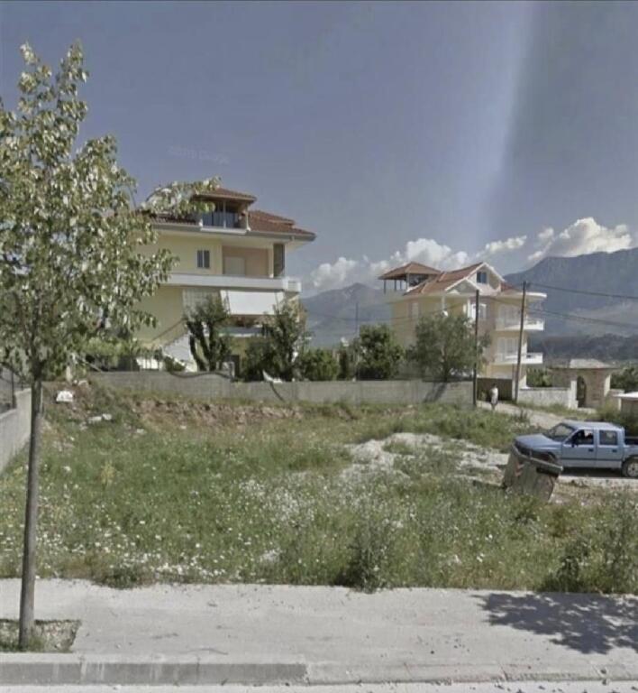 Tokë Ndërtimi Kryesore për Shitje në Gjirokastër – Zona Buffer e Trashëgimisë UNESCO.