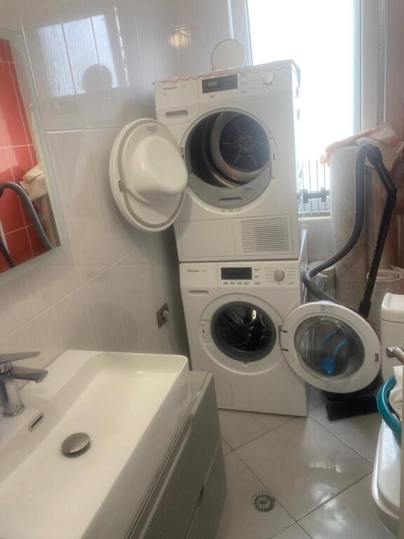 Shitet apart 2+1 te Liqeni i Thate