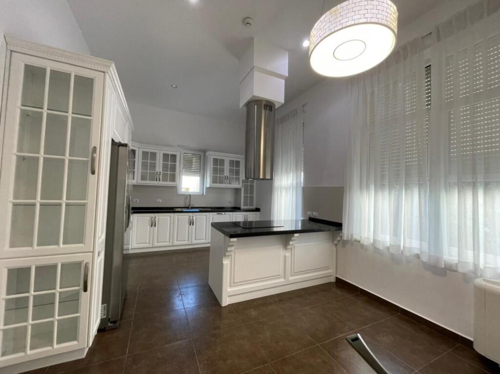 🏡 Rolling Hills Residence – Vilë me Qira, pranë TEG 🌿