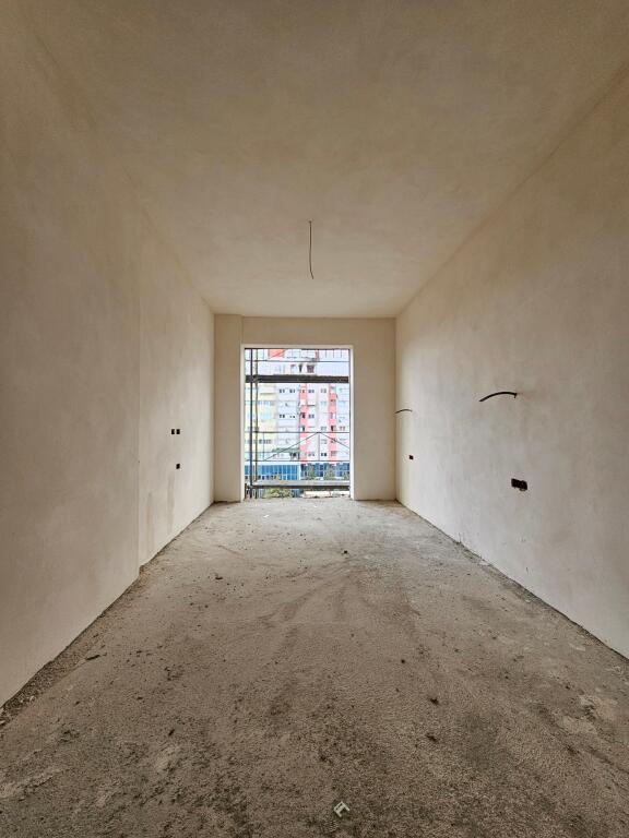 Shitet 2+1+2wc &amp; Ballkon + post parkimi  📍 Fusha e Aviacionit *( 170.000 Euro )* - Laprake | Ne Fazë Ndërtimi mbaron per 7 muaj. Kati 4