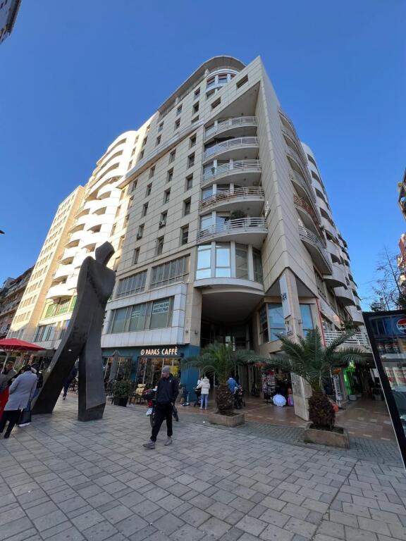 Ofrohet ambient per qera ne qender