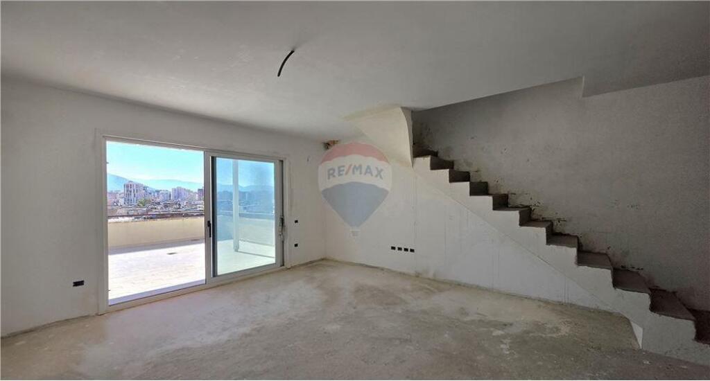 Dupleks ne shitje tek Kisha Ortodokse,Vlore