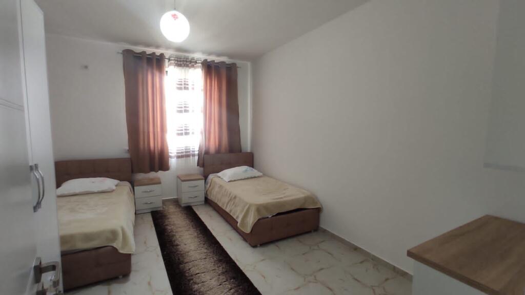 Jepet apartament me qera 2+1+2 me pamje fantastike nga deti vollga