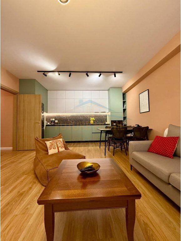 Shitet Apartament 2+1, Rruga e Barrikadave