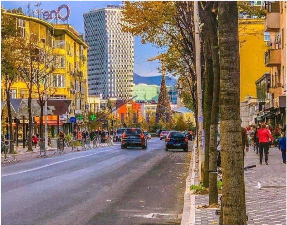 Shop for rent in Bllok.